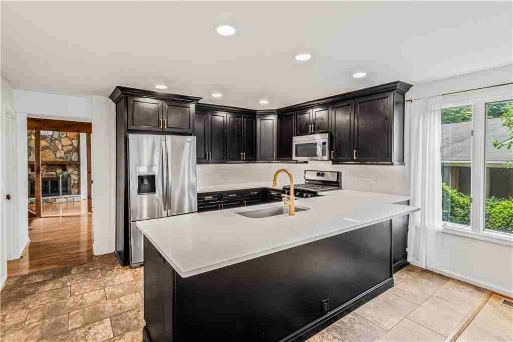 1016 Muirfield Dr - Photo 4 of 38