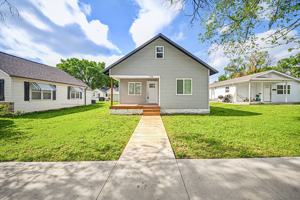 featured image of 505 W 12th St