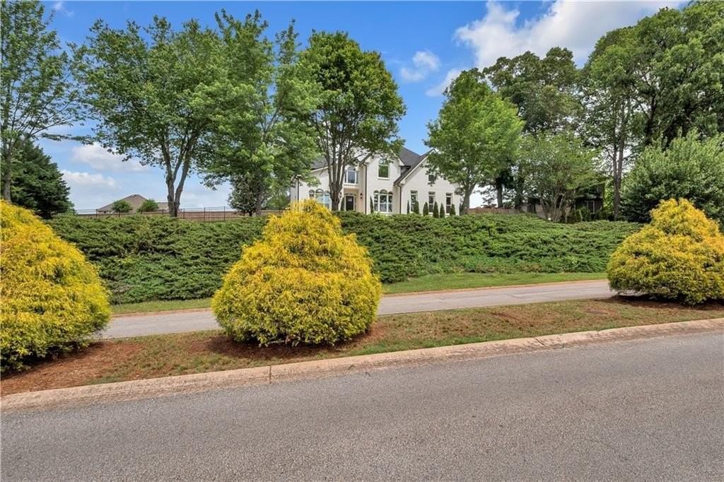 4221 Willow Oak Dr - Photo 2 of 40