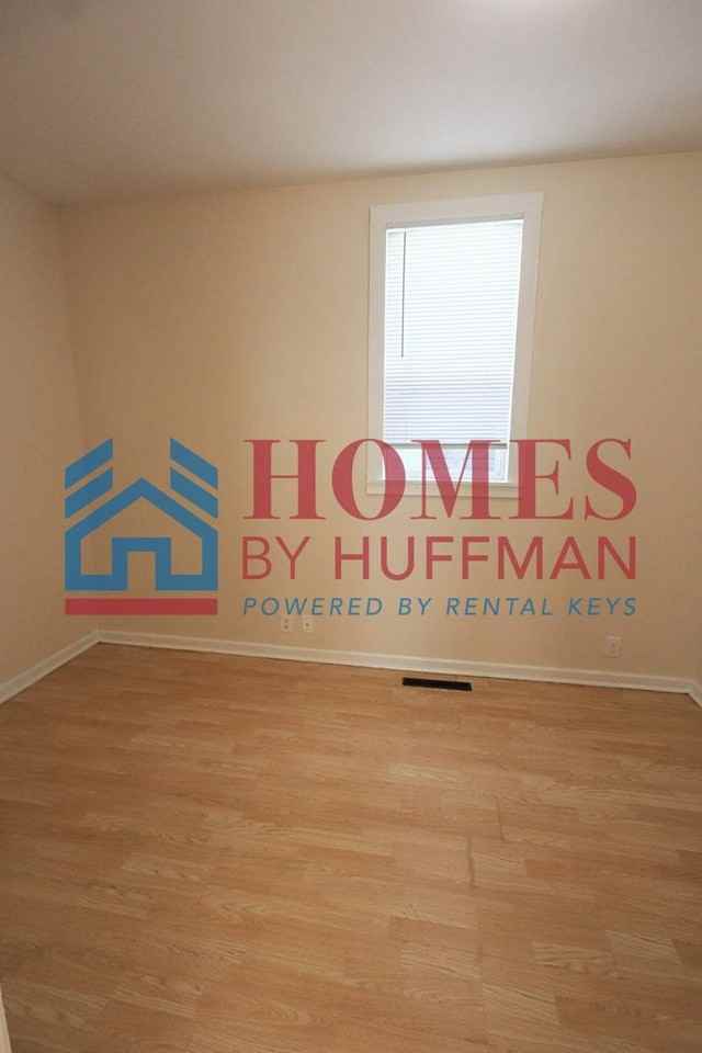 1319 Uhlhorn St - Photo 7 of 24