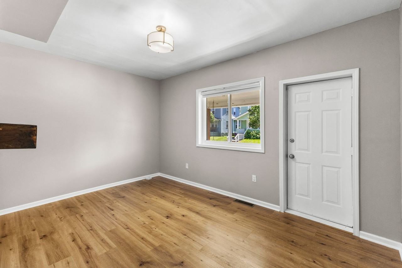 122 E Woodrow Ave - Photo 7 of 29