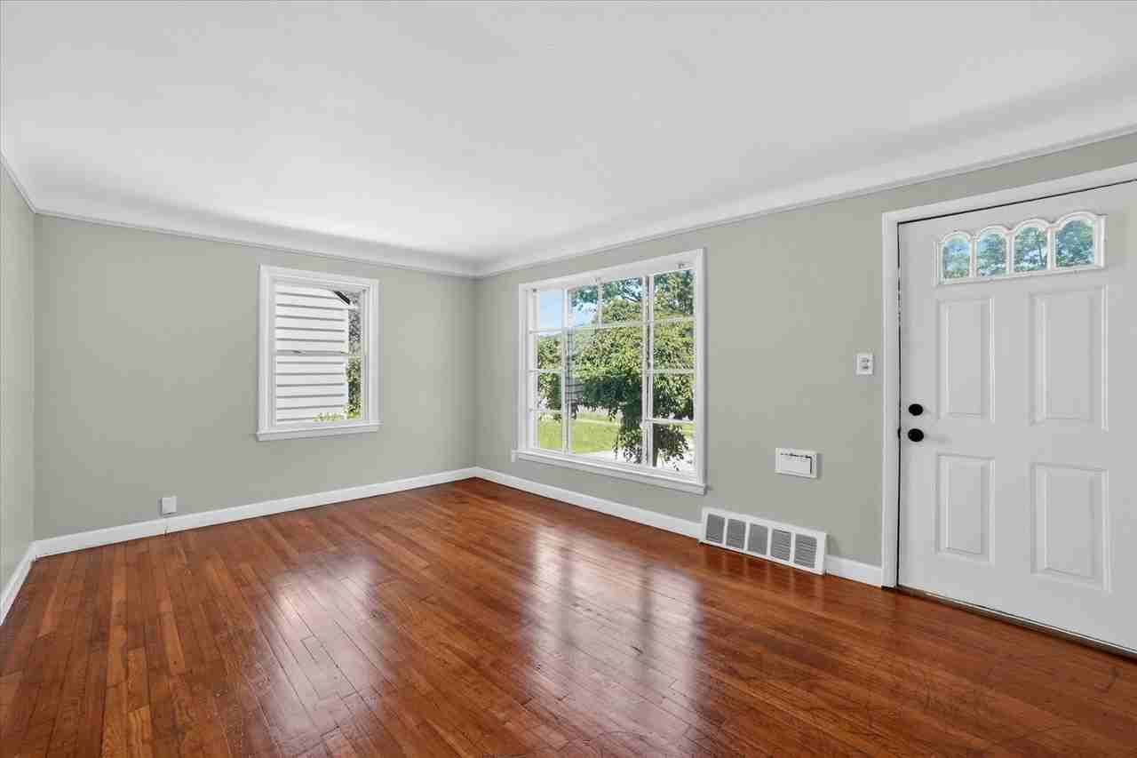 13776 Shady Oak Blvd - Photo 2 of 27