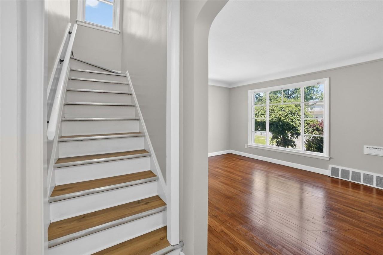 13776 Shady Oak Blvd - Photo 4 of 27