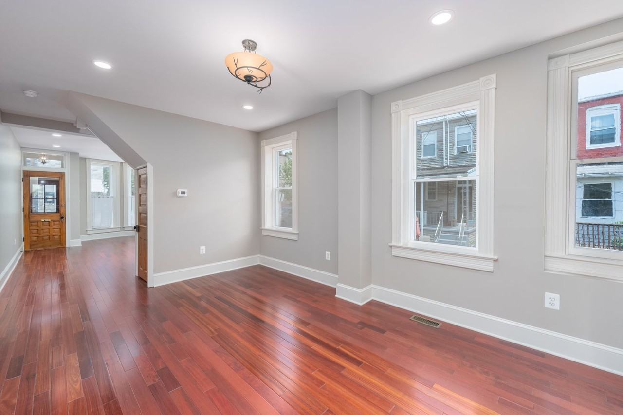 801 W 35th St - Photo 5 of 23