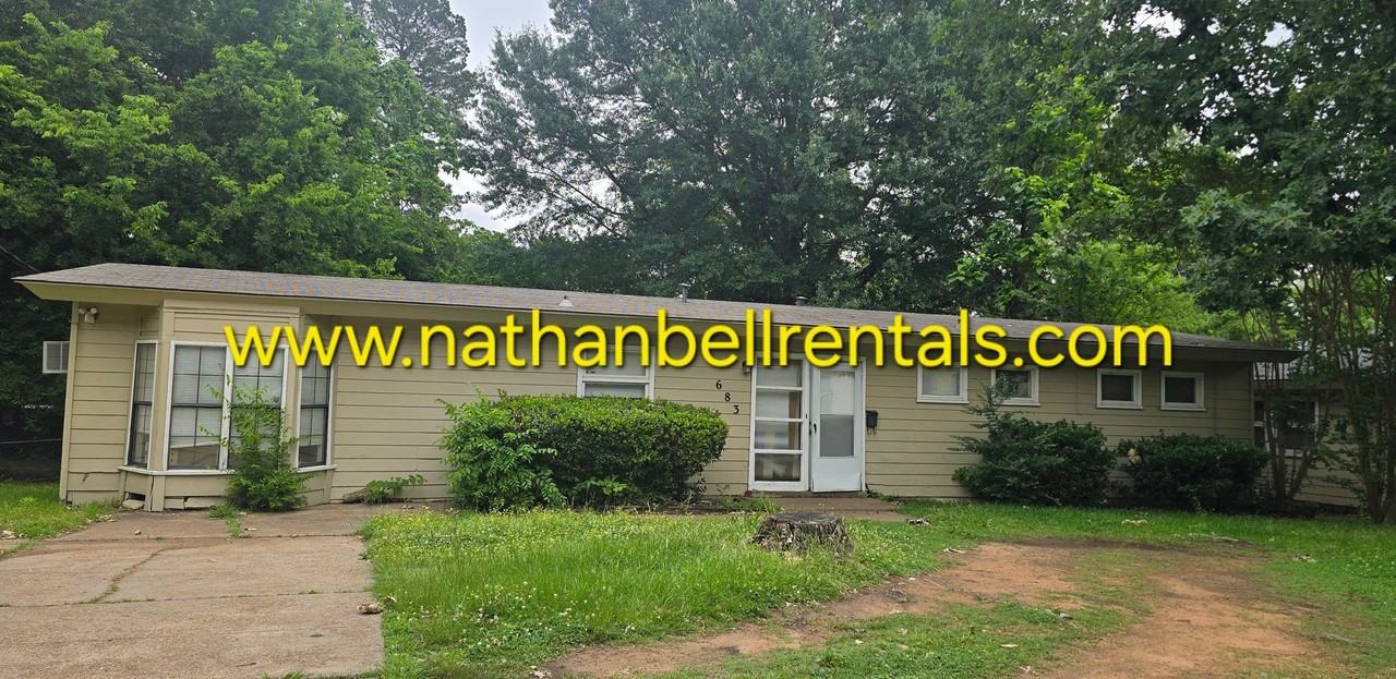 683 25th St Se - Photo 2 of 3