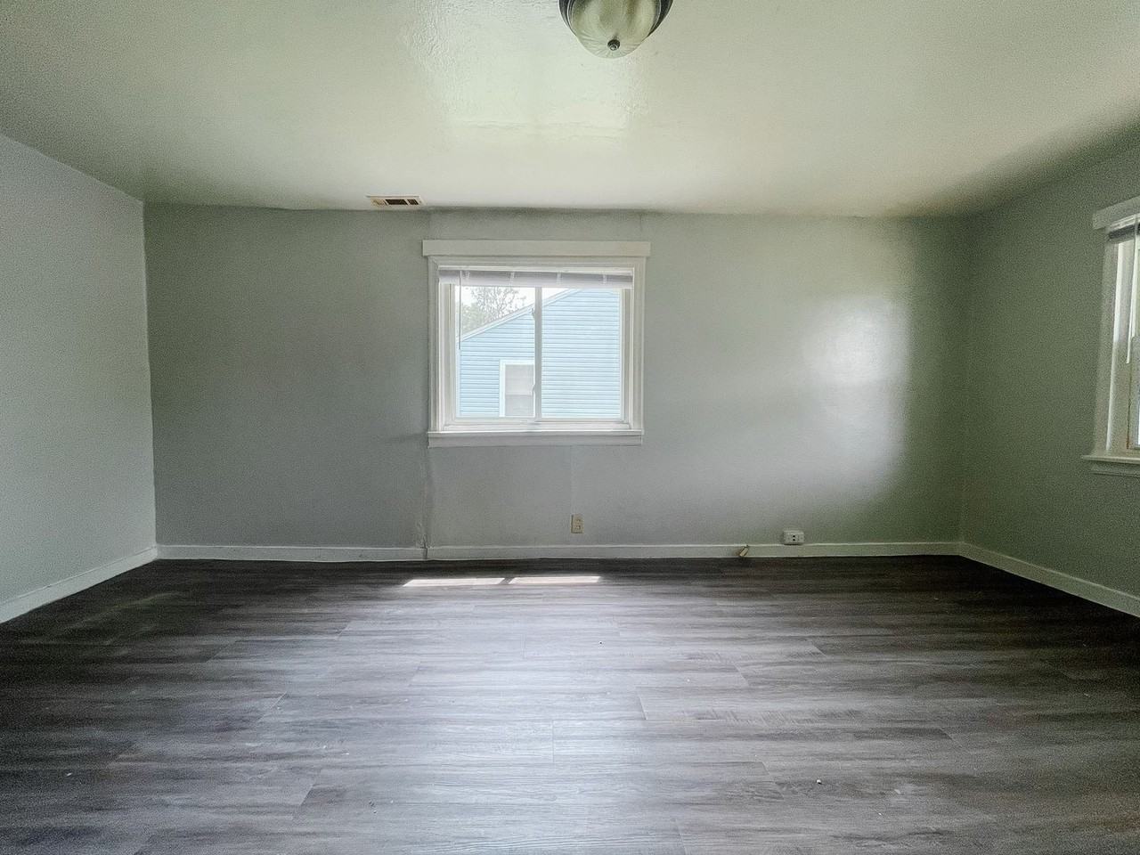 2118 S Penn St - Photo 3 of 19