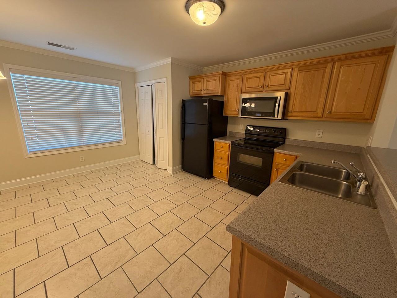 105 Whitehead Rd - Photo 4 of 13