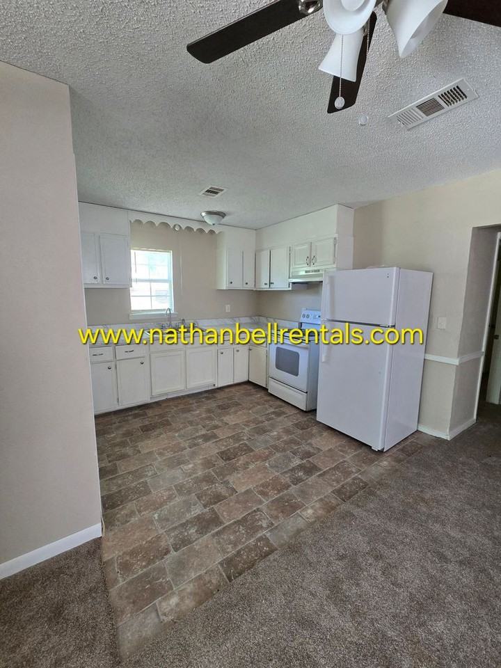1480 10th St Ne - Photo 3 of 8