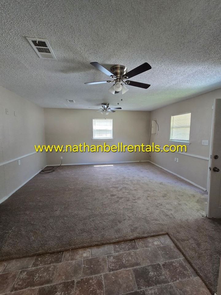 1480 10th St Ne - Photo 4 of 8