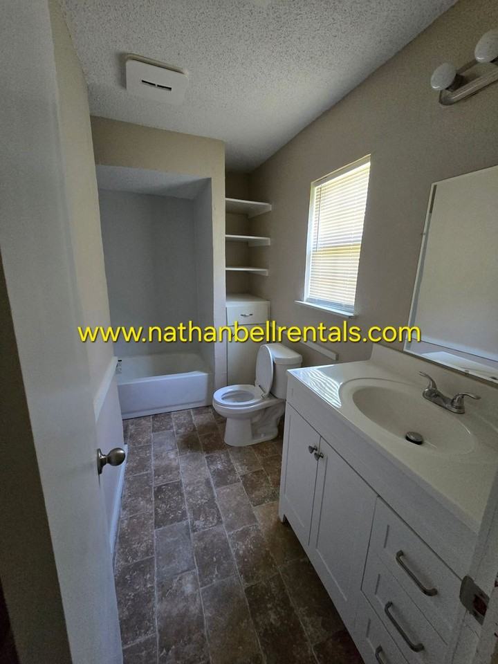 1480 10th St Ne - Photo 5 of 8
