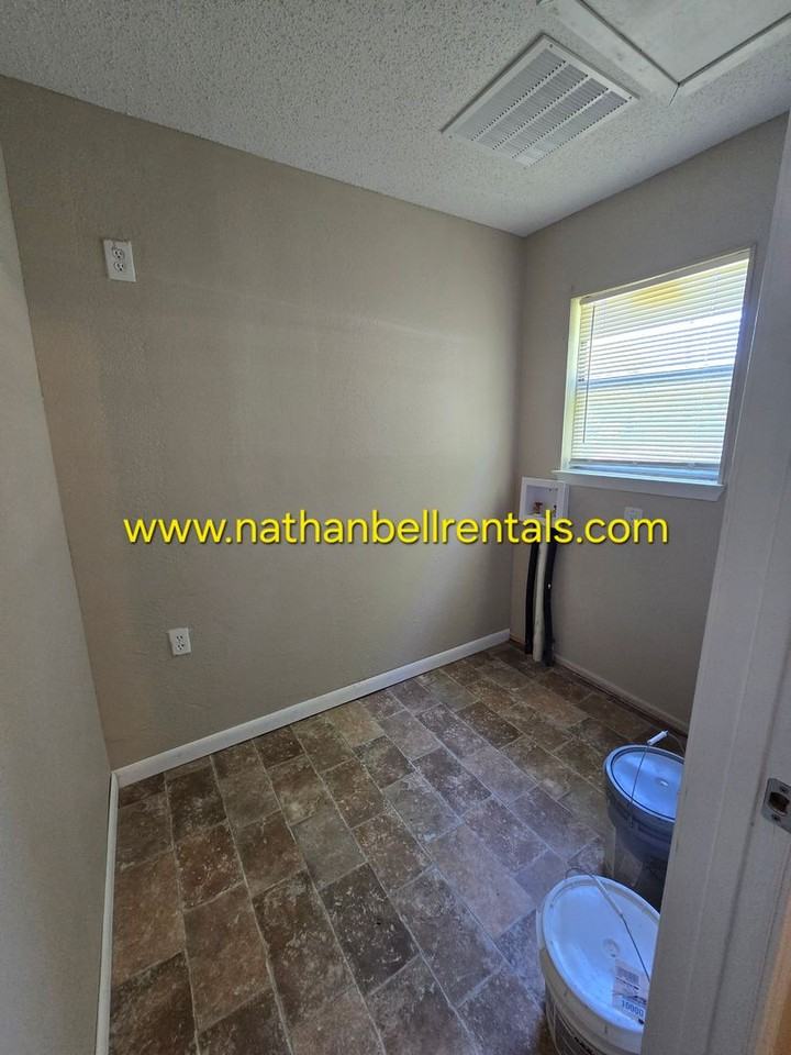1480 10th St Ne - Photo 6 of 8