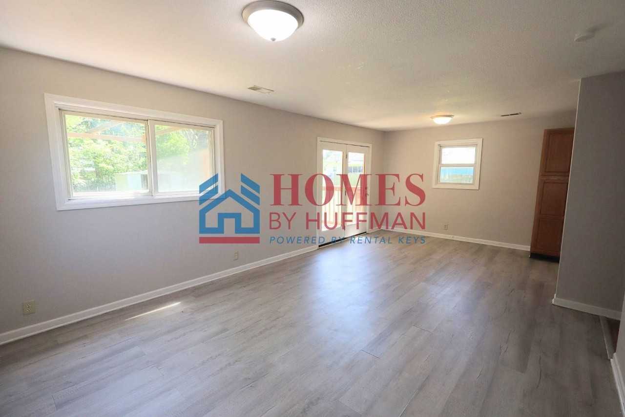 515 E Brumfield Ave - Photo 5 of 22