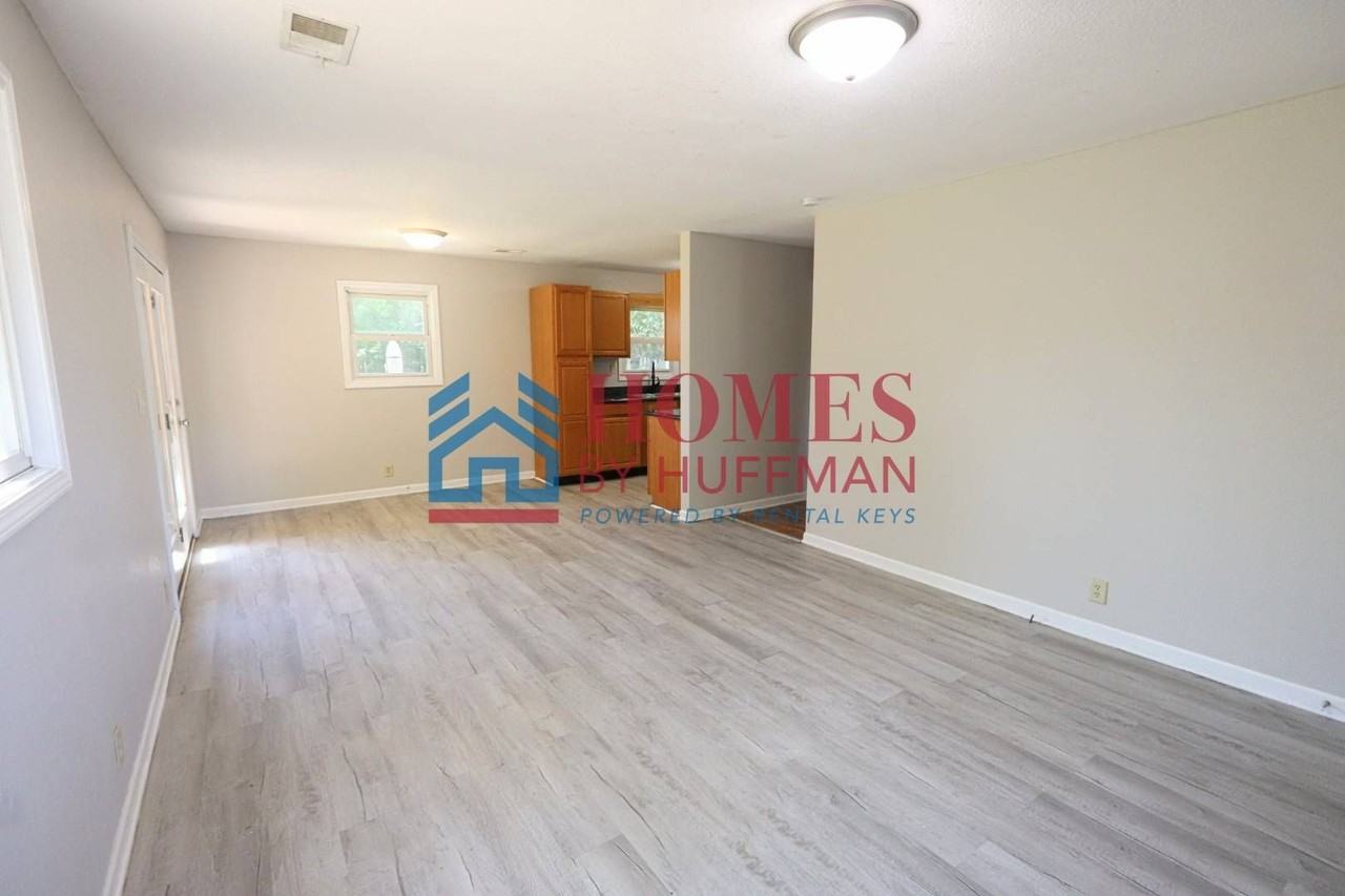 515 E Brumfield Ave - Photo 6 of 22