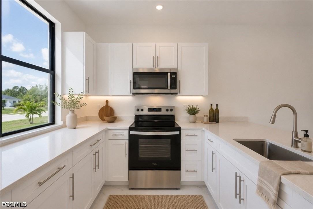 714 W 12th St - Photo 4 of 37