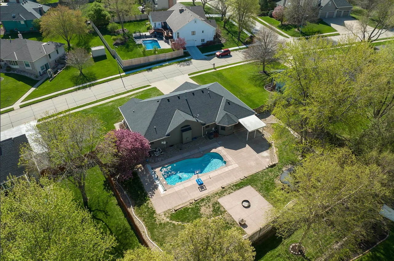 1802 Barrington Pkwy - Photo 4 of 5