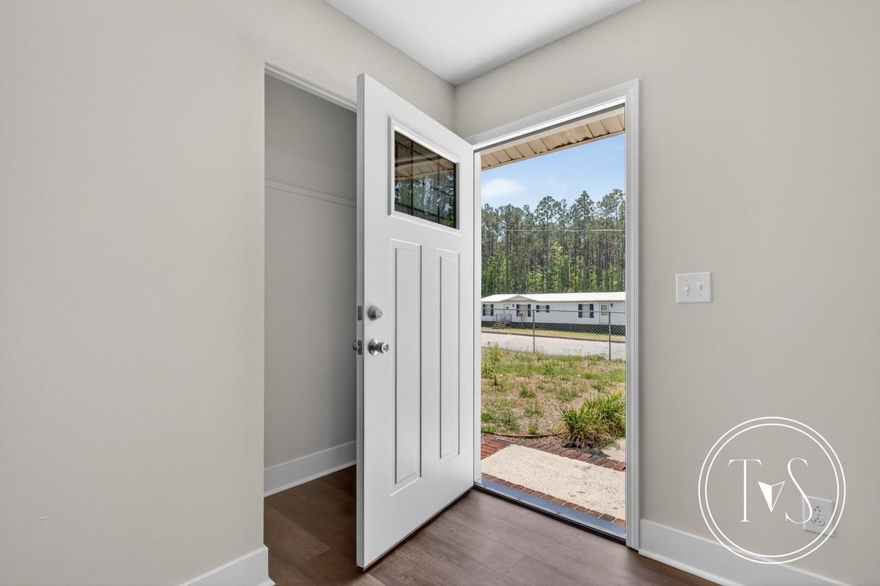 109 Elm St - Photo 4 of 28