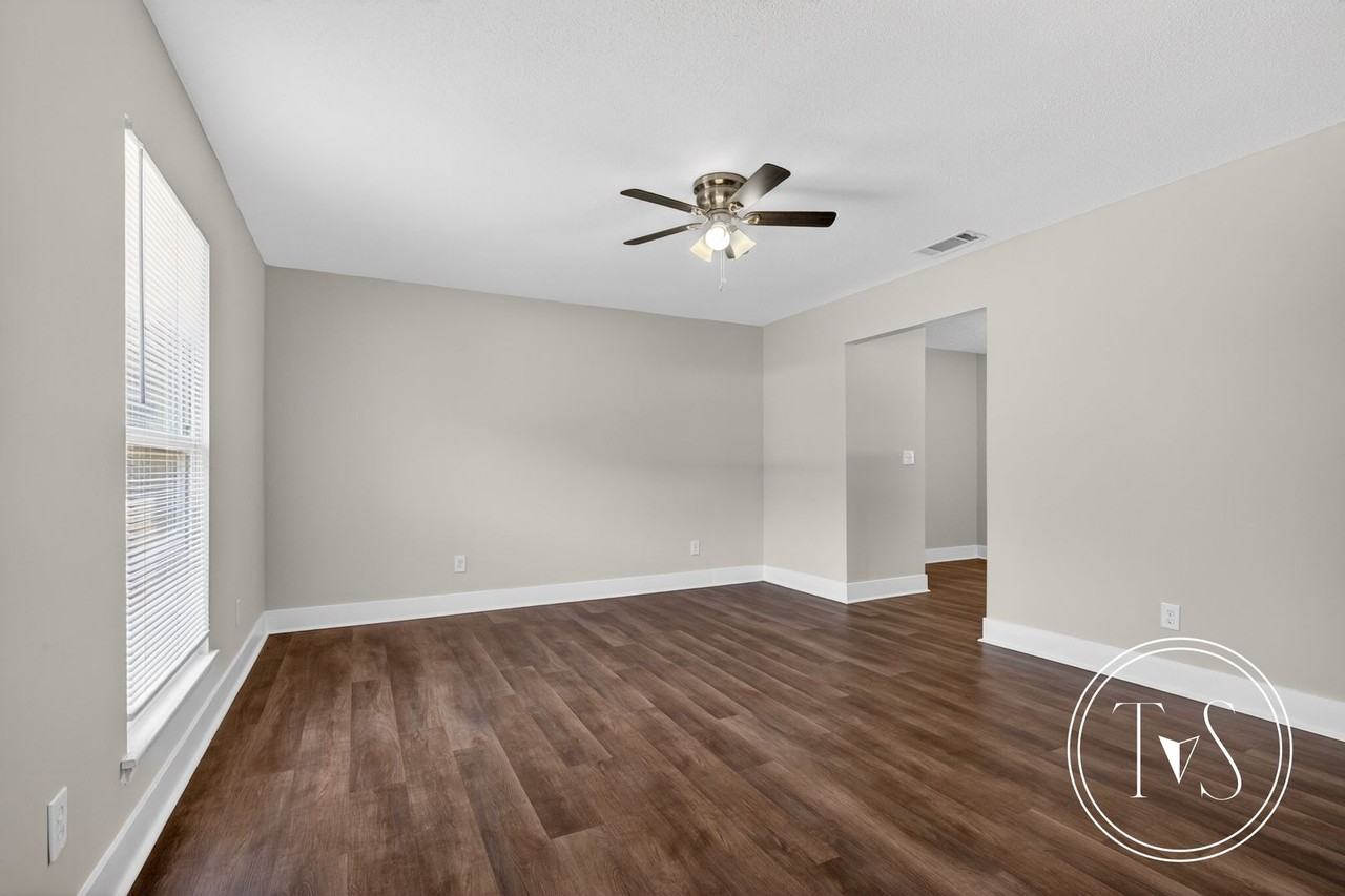 109 Elm St - Photo 5 of 28
