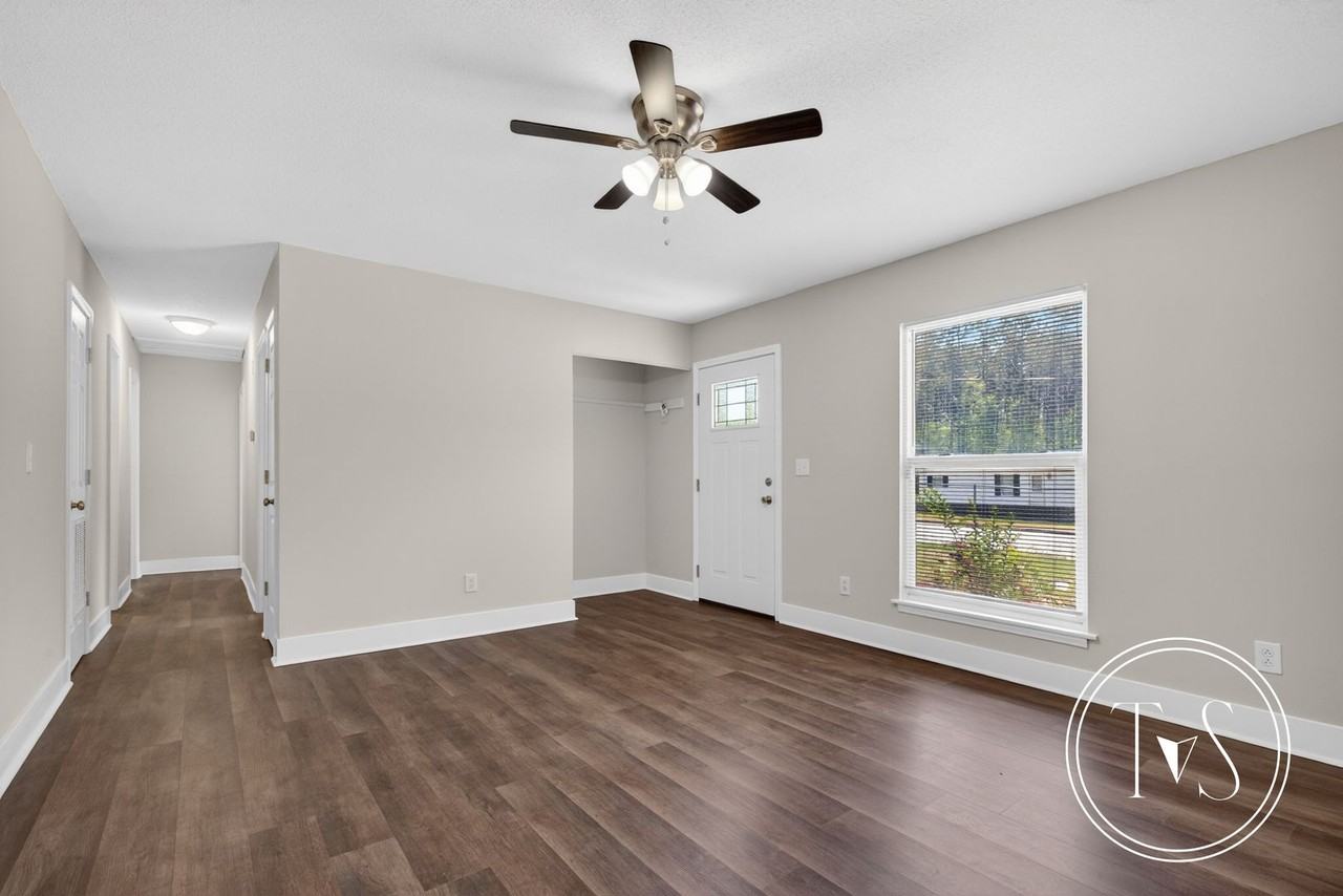 109 Elm St - Photo 7 of 28