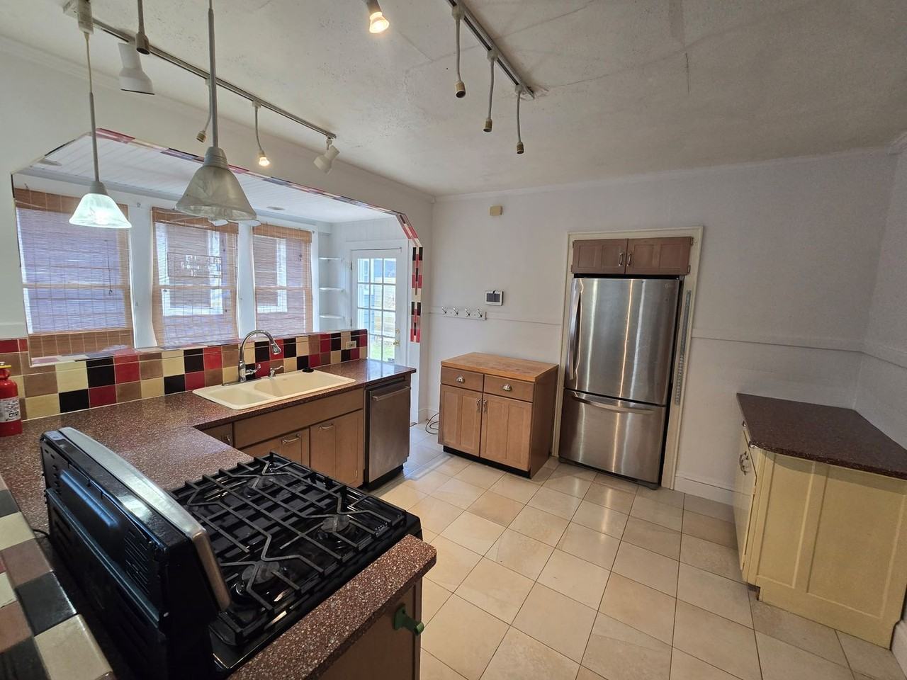 1635 E Ocean View Ave - Photo 6 of 21