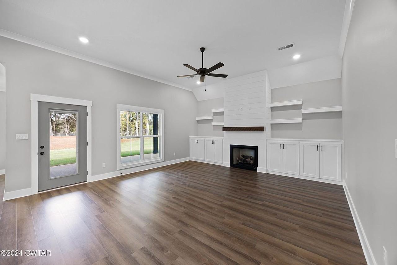 65 Rockford Dr - Photo 3 of 15