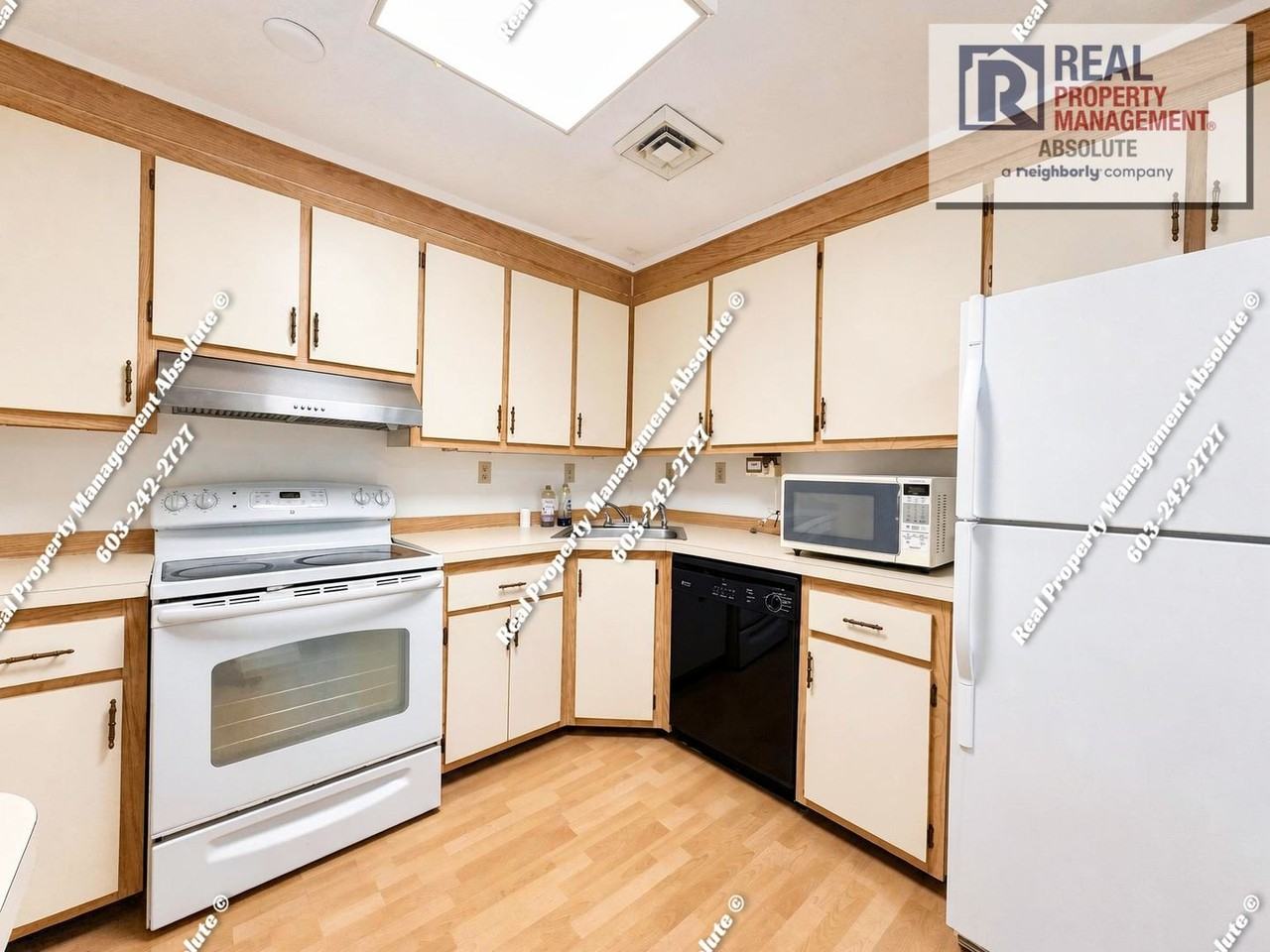110 Coliseum Ave - Photo 6 of 24