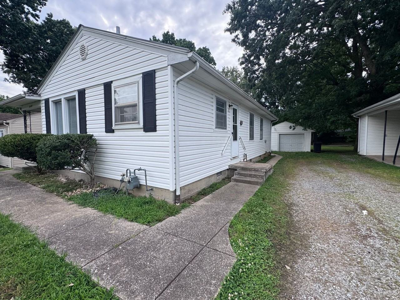 2123 Madison St - Photo 4 of 25