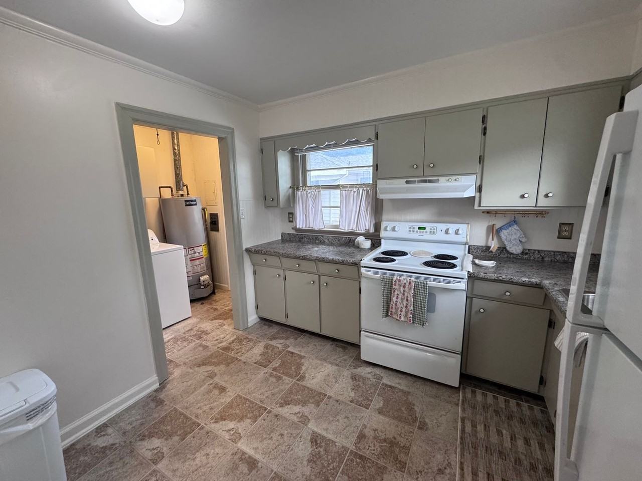 2123 Madison St - Photo 2 of 25