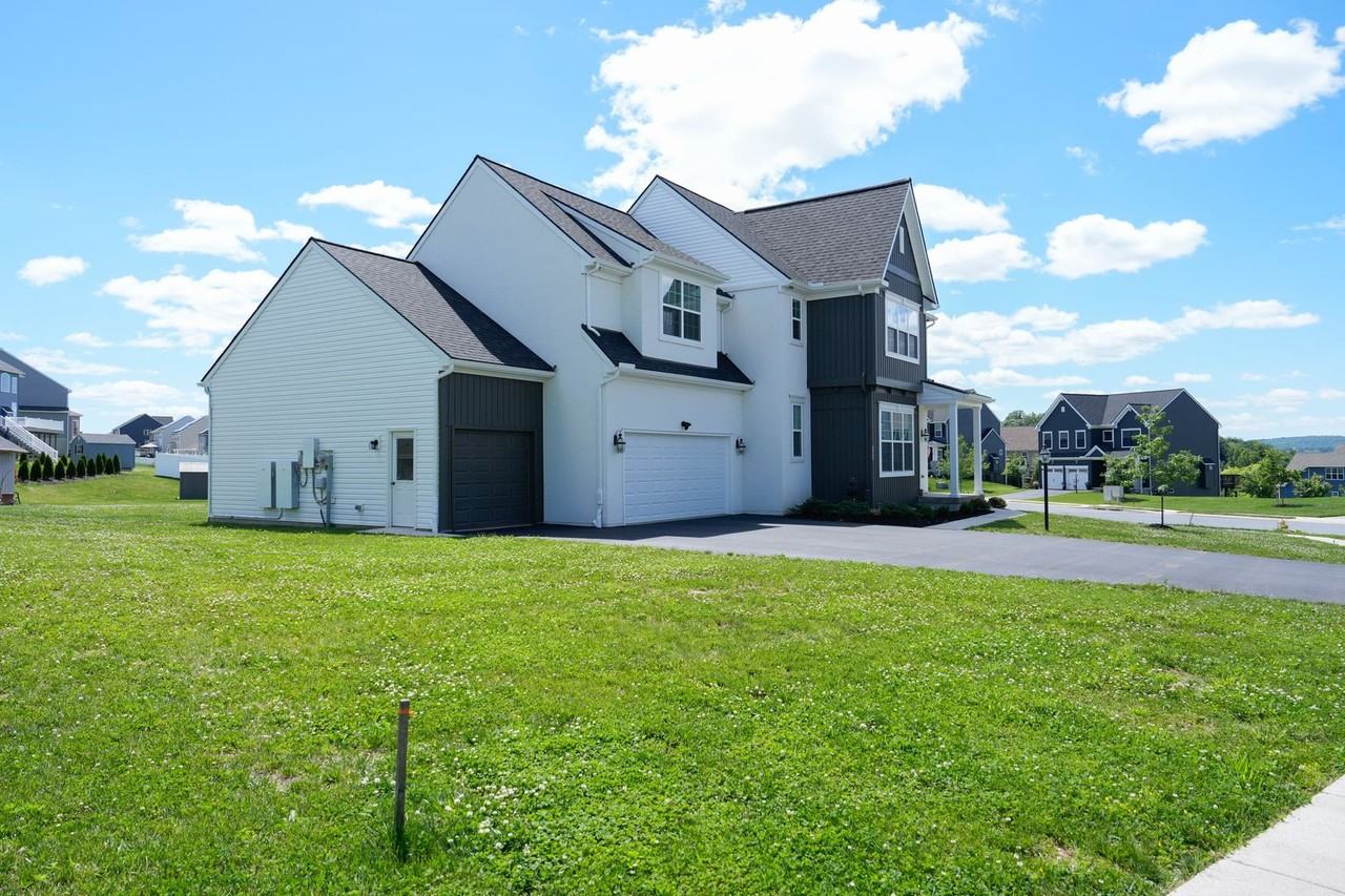 245 Hollyhock Dr - Photo 2 of 50