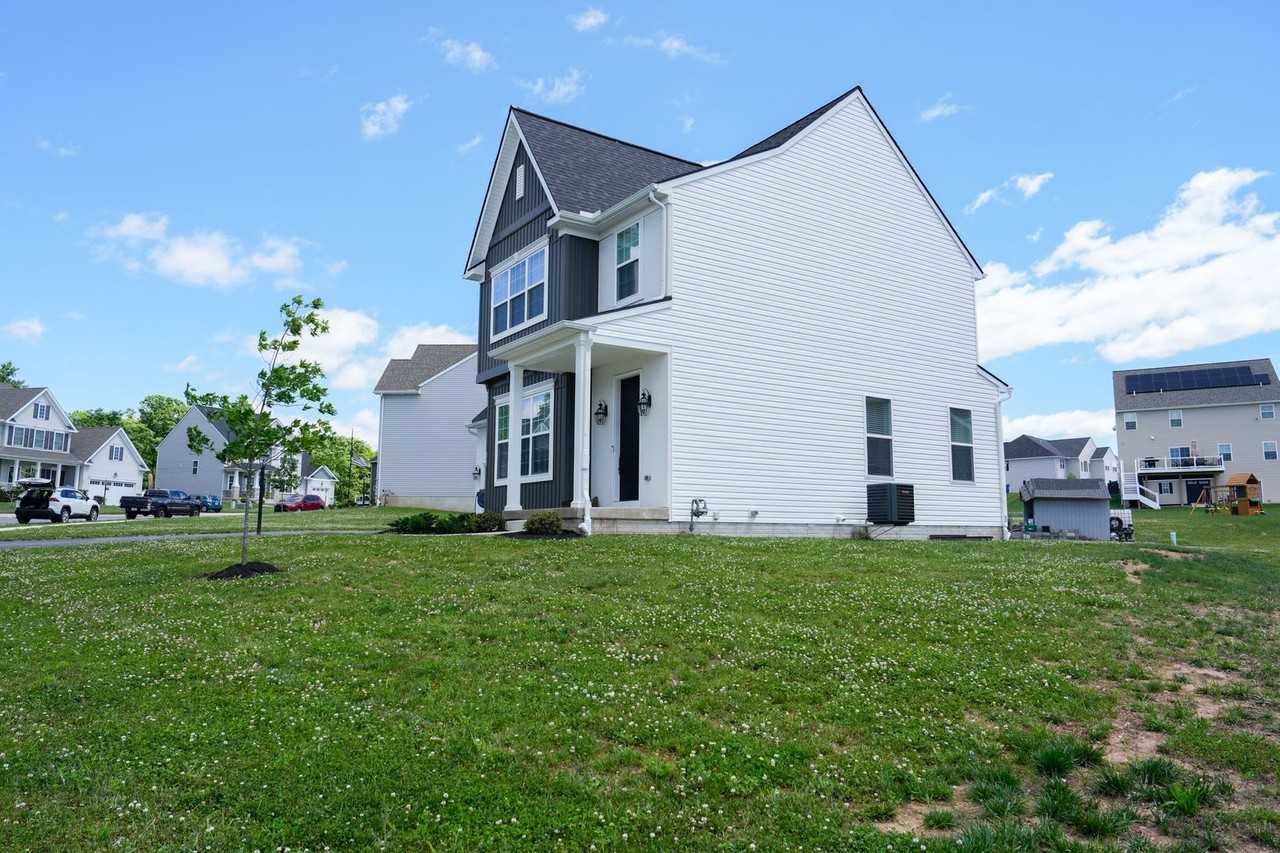 245 Hollyhock Dr - Photo 3 of 50