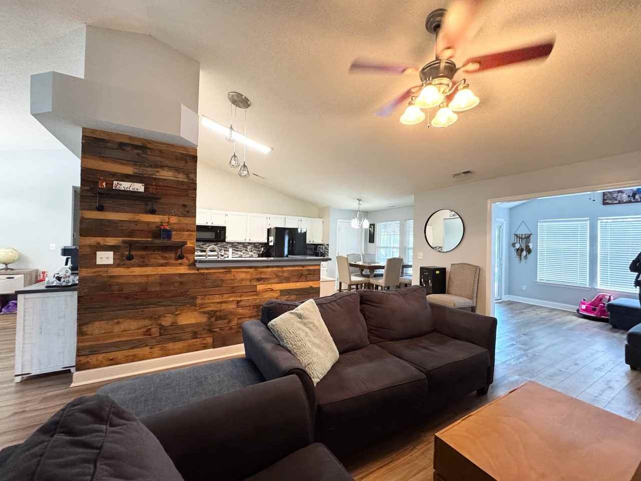 197 Green View Rd - Photo 2 of 13