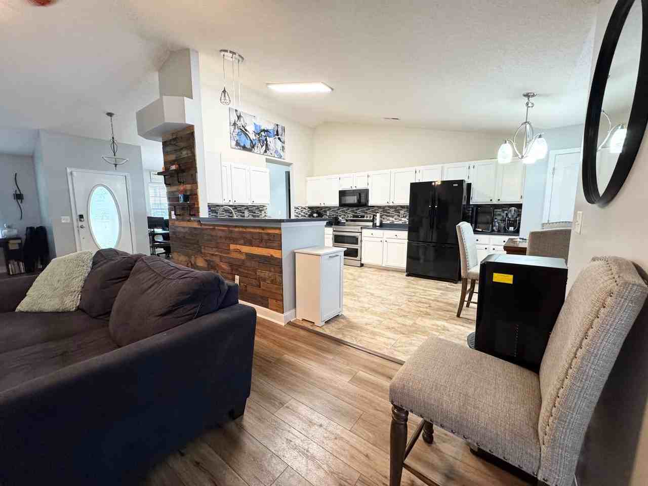197 Green View Rd - Photo 3 of 13