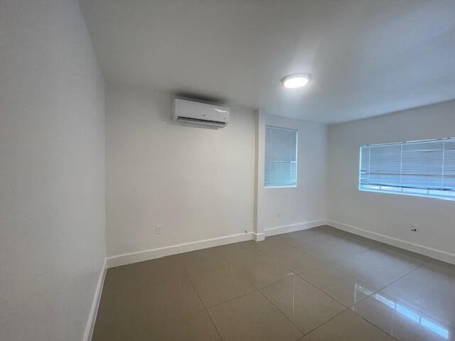 919 2nd St #1 - Photo 4 of 14