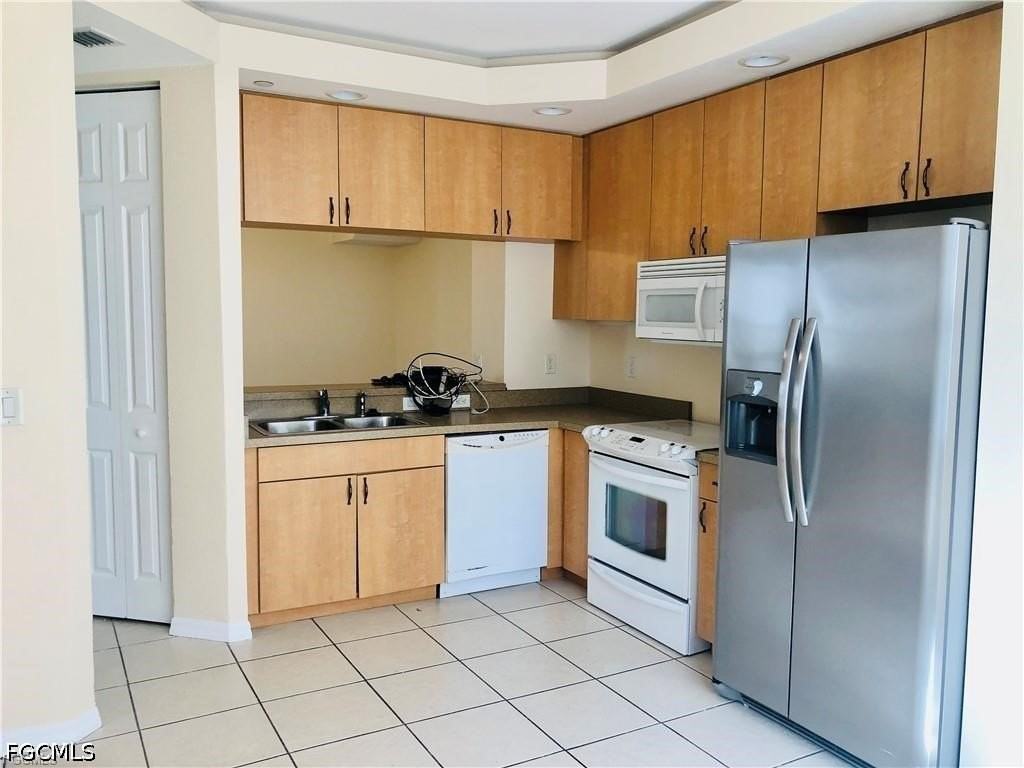 1101 Van Loon Commons Cir #205 - Photo 4 of 24