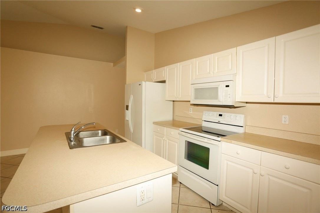 4754 Leonard Blvd S - Photo 6 of 18