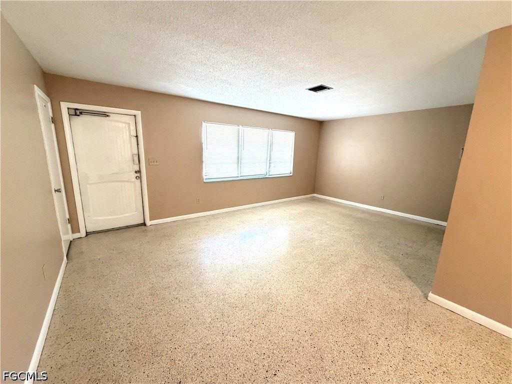 1407 Juddale St E - Photo 3 of 9