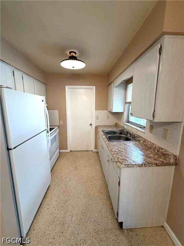 1407 Juddale St E - Photo 4 of 9