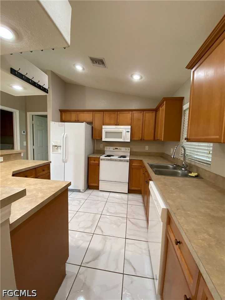 306 Ne 14th Ter - Photo 4 of 15