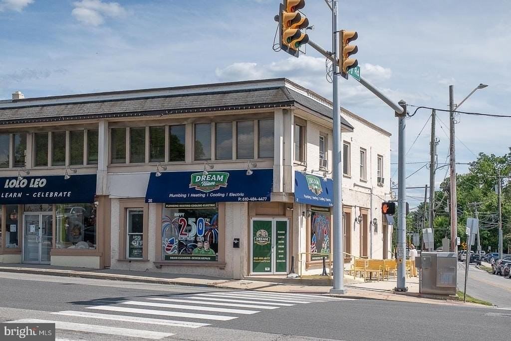 1 S Valley Rd #202