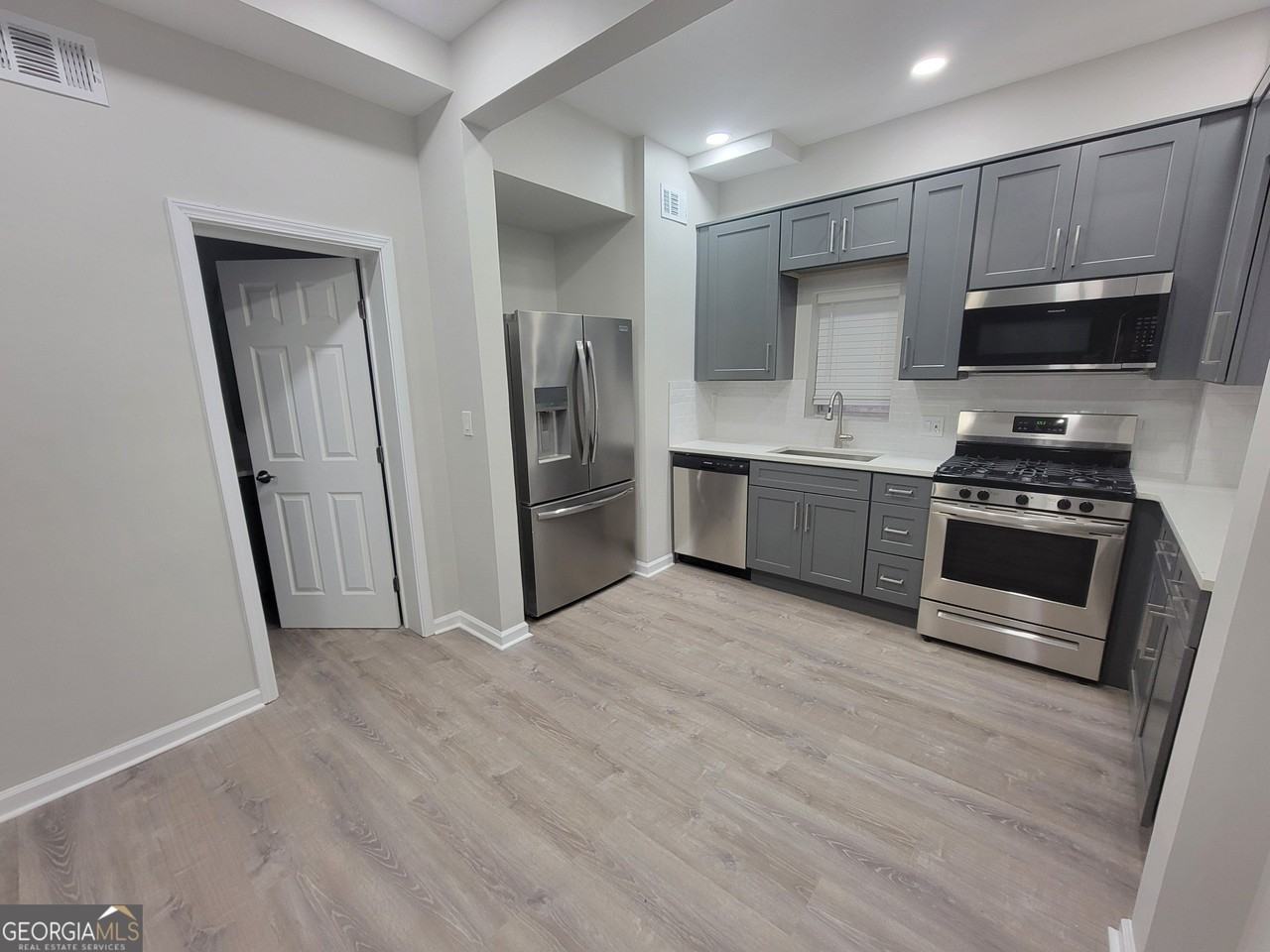 1896 Ridgewood Dr Ne - Photo 4 of 14