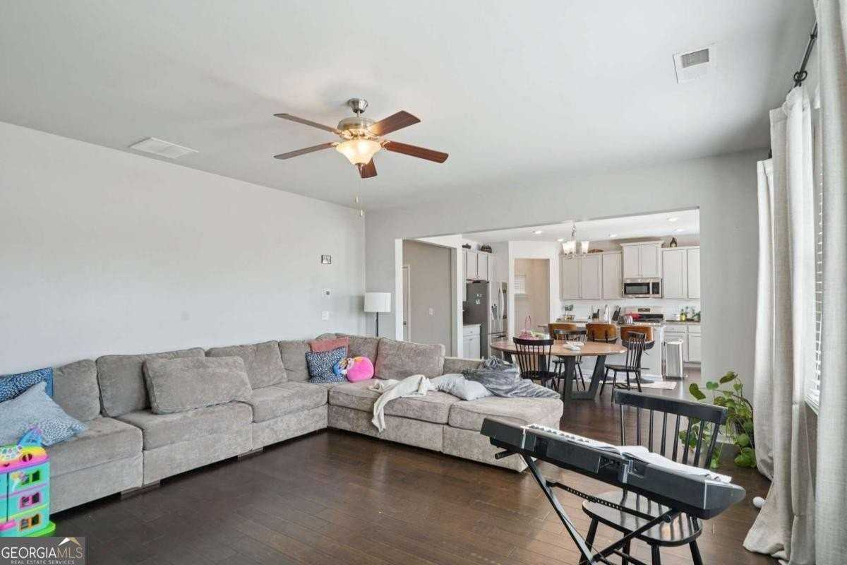 3605 Broadwick Ln - Photo 5 of 41