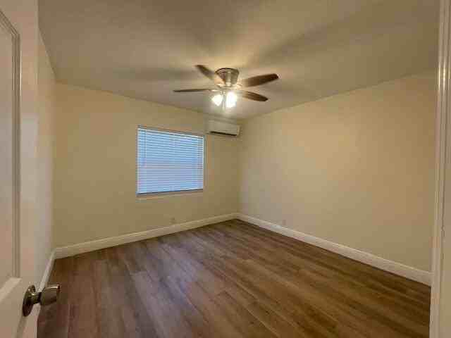 304 N Tamarind Ave #1 - Photo 6 of 18