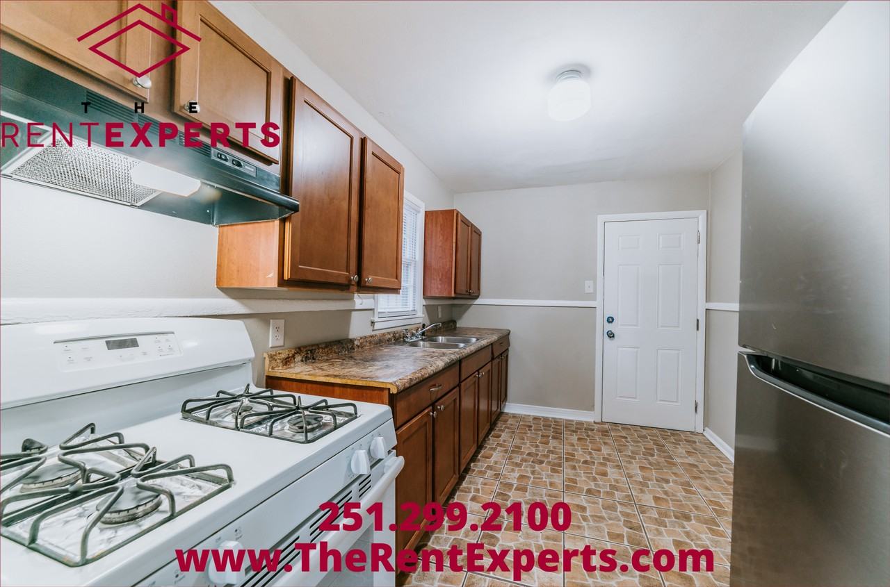 470 Summerville St #1 - Photo 7 of 24