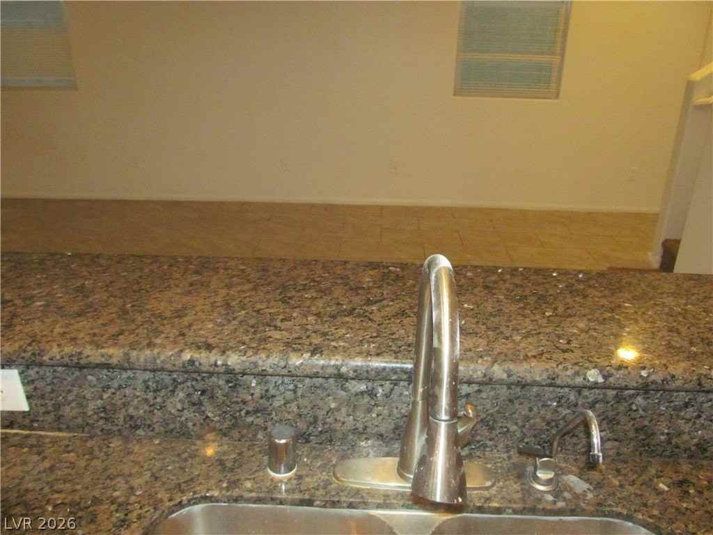 7471 Nicklin St - Photo 7 of 26