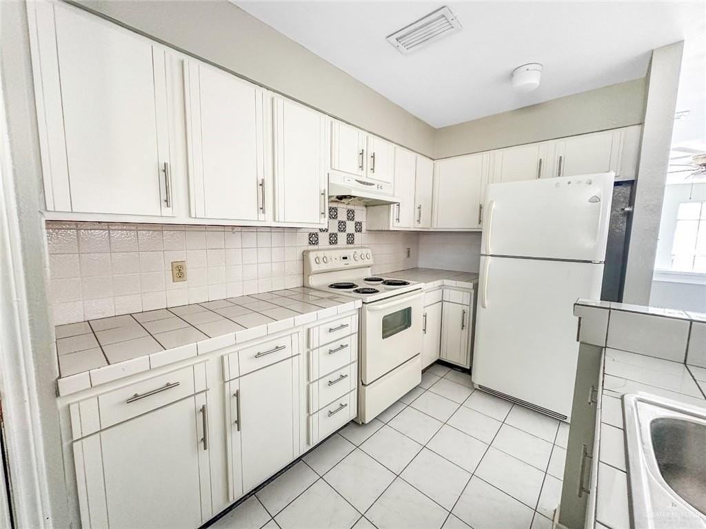 200 E Upas Ave - Photo 2 of 14