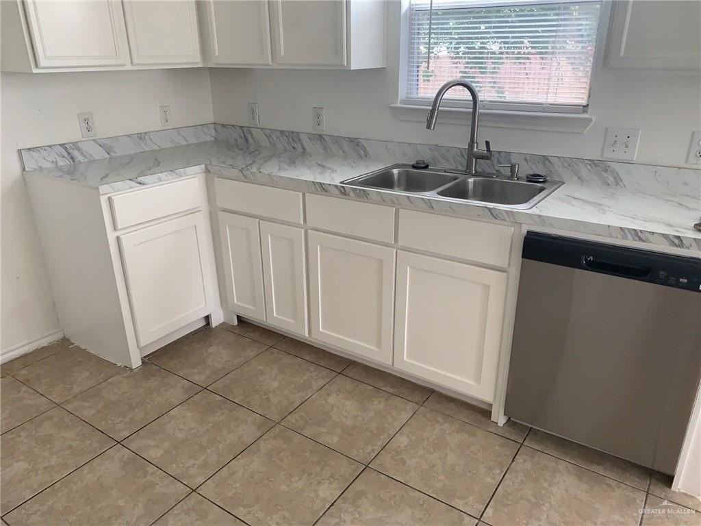 4205 Santa Lucia St - Photo 5 of 31