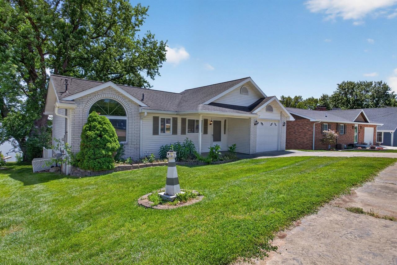 11939 Greenbriar Dr - Photo 2 of 50