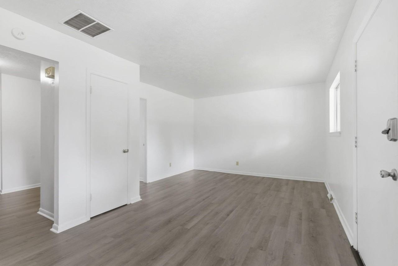 1017 W Washita St #2 - Photo 4 of 15