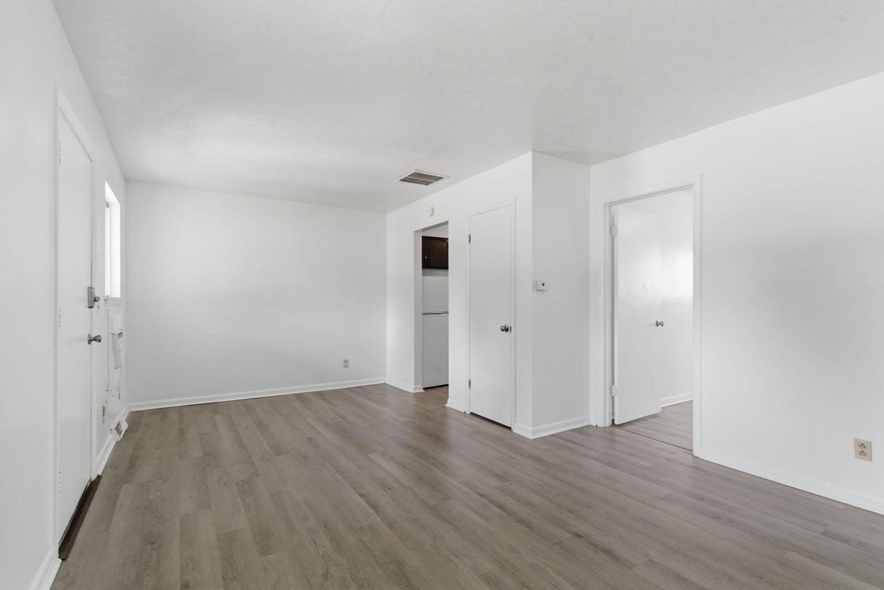 1017 W Washita St #2 - Photo 5 of 15