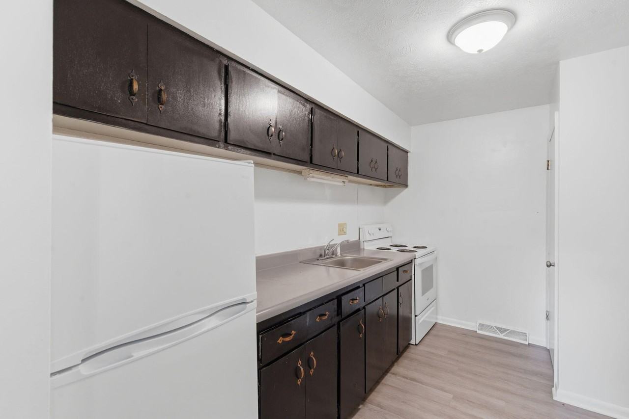 1017 W Washita St #2 - Photo 7 of 15