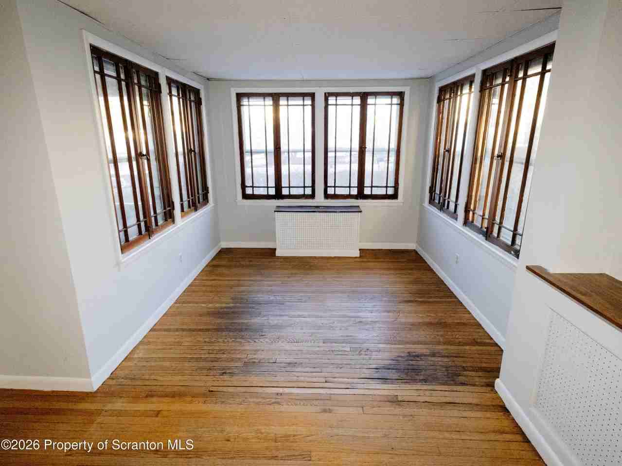 418 E Market St - Photo 7 of 17
